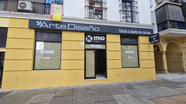 Local comercial en zona centro en Calle Santo Domingo junto a Plaza Aladro — 18