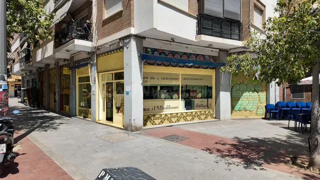 ESPECTACULAR BAJO COMERCIAL CON 7 ESCAPARATES, ESQUINERO Y S - foto 3