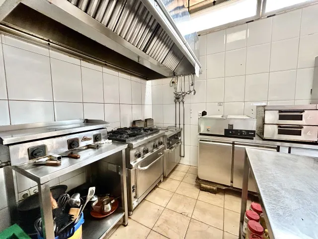 Local comercial 109m² en venta - Villamartin — 19