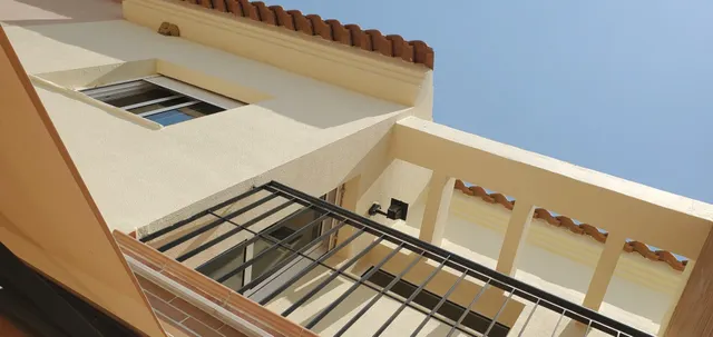 ¡oportunidad en nuevo bulevar! amplio chalet adosado con jardín único y dos plazas de parking privadas. — 49