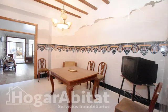 ¡Hazla a tu gusto! Gran casa para reformar con terraza y balcón, cerca del ayuntamiento — 4