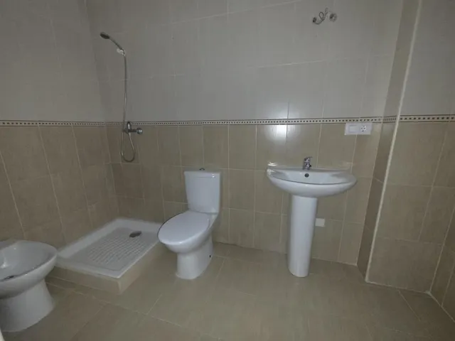 Amplia vivienda de 3 dormitorios con ascensor en Elche — 17