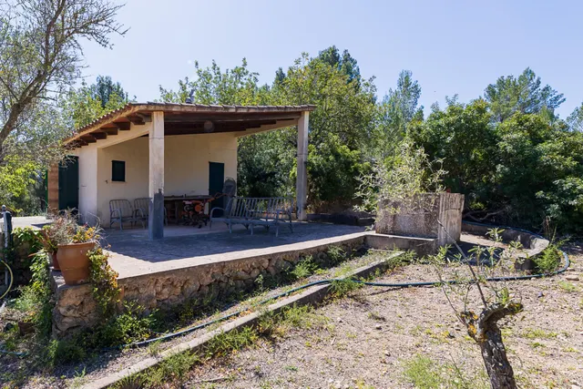 SE VENDE FANTASTICA FINCA RÚSTICA CON 35.000M2 DE TERRENO EN CALVIÀ — 40