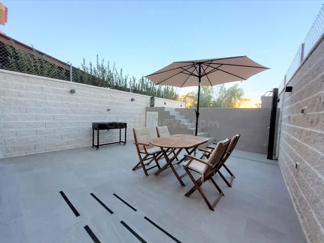 Apartamento en planta baja con piscina privada en Los Collad - foto 3