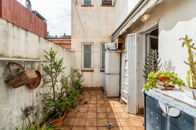 Piso 77m2., 3 Dormitorios, 2 Baños. Exterior con Patio y Ascensor. — 30