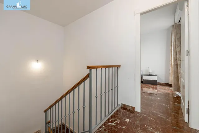 Encantadora Casa Reformada en Ogijares con Vistas y Espacios para Disfrutar — 31