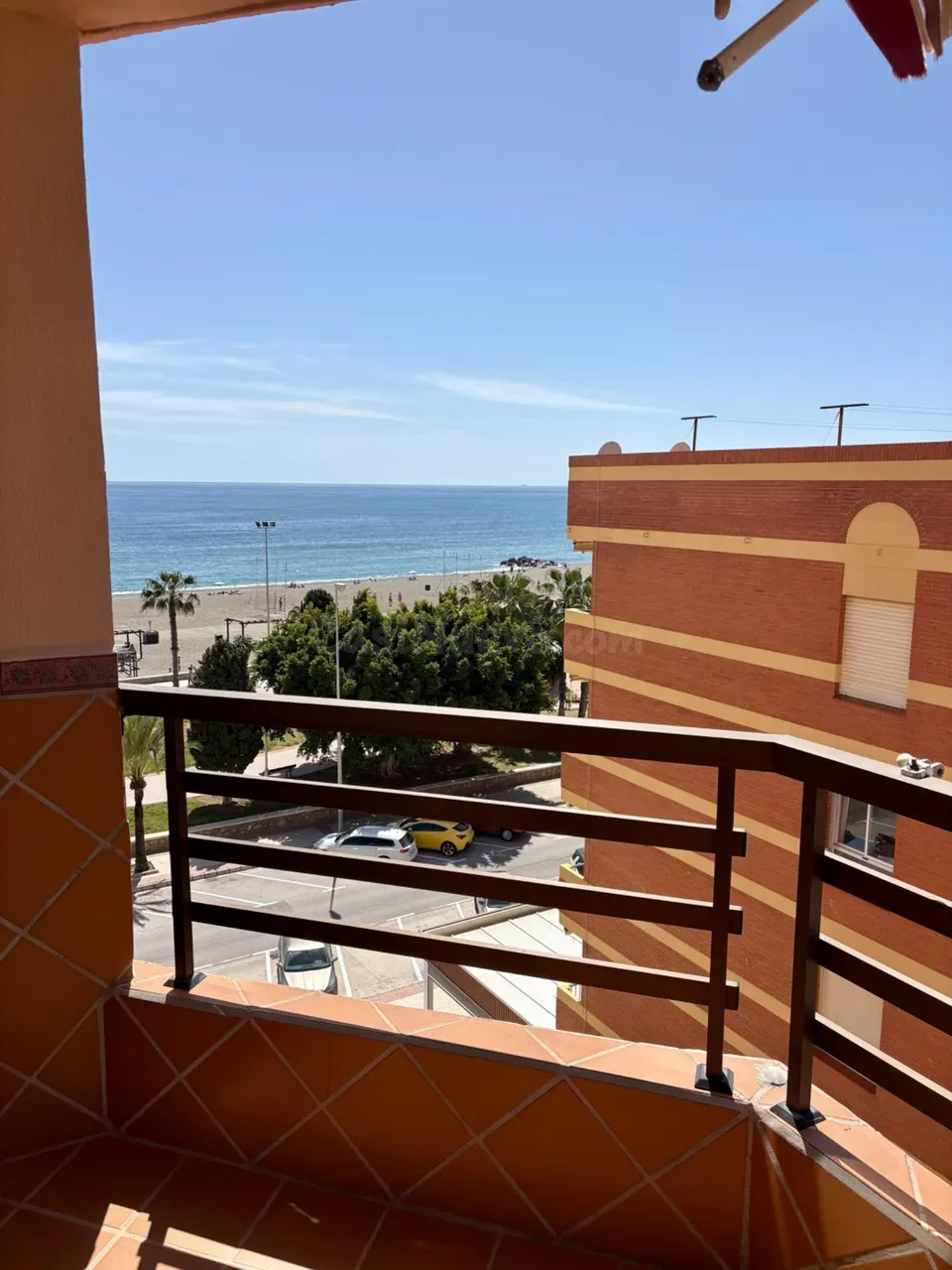 Amplio piso de 3 dormitorios en primera línea de playa
