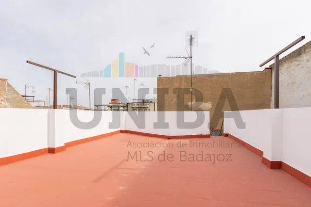 Casa de dos plantas con patios y azotea en Antonio Domínguez — 22