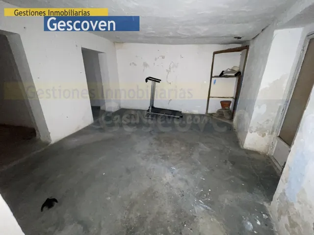 CASA PARA REFORMAR CON PATIO Y OTRAS EDIFICACIONES — 3