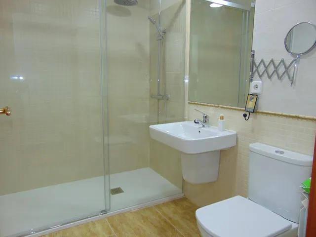 PISO DISPONIBLE EN ALQUILER CALLE CARTAGENA PROSPERIDAD — 21