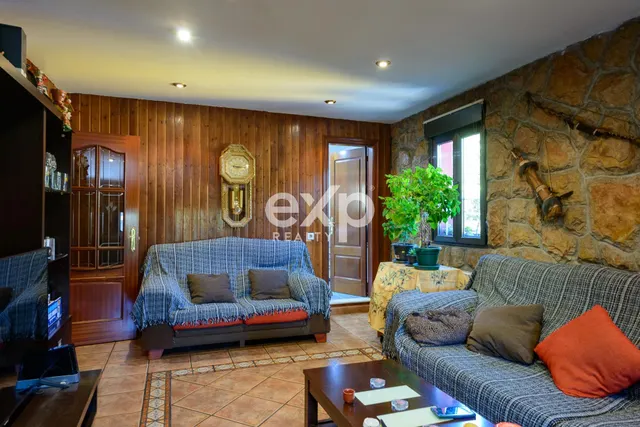 PISO AMPLIO Y LUMINOSO CON COCHERA EN LA PEÑA, MIERES — 6