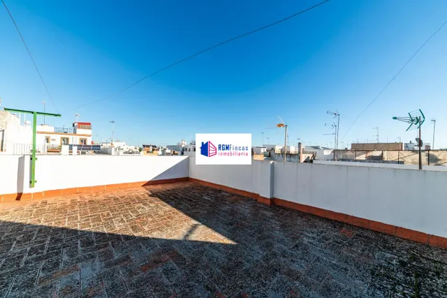 GRAN CASA CON DOS VIVIENDAS INDEPENDIENTES, AMPLIO PATIO Y AZOTEA – UNA OPORTUNIDAD ÚNICA PARA FAMILIAS O INVERSORES — 33