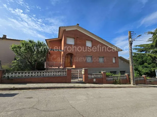 GRAN CASA EN VENTA EN EL SERRAL – PIERA