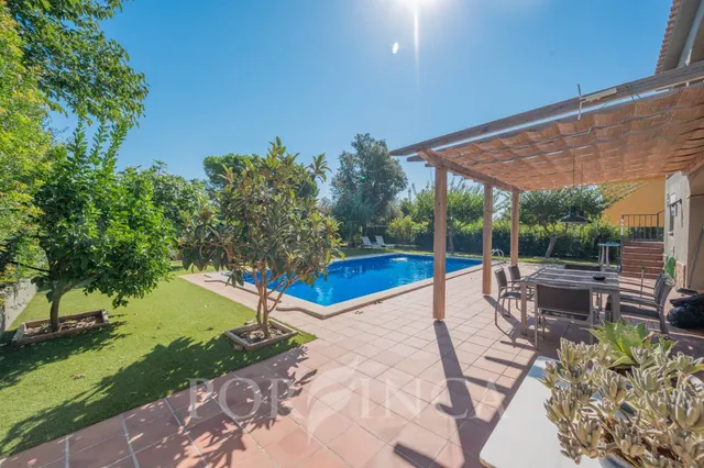 Casa completamente reformada con apartamento independiente, licencia turística, gran jardín y piscina en Calonge — 9