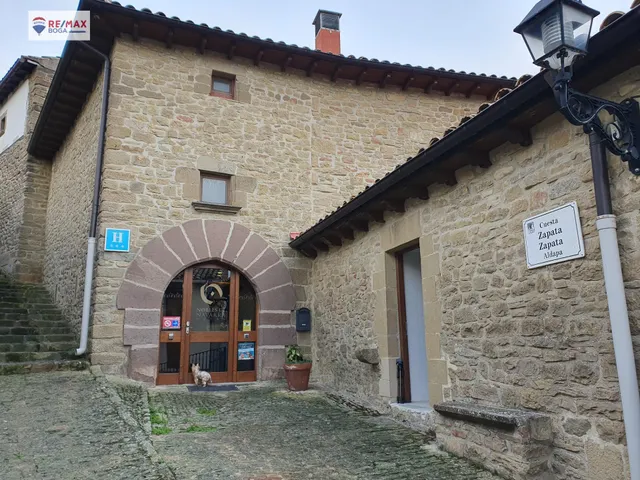 OPORTUNIDAD DE HOTEL EN UN ENTORNO DE ENSUEÑO — 48