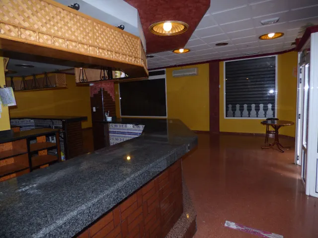 Antiguo bar La Campana. 90m2, 2 aseos. Persiana motorizada. Preparado para negocio de hostelería. — 11