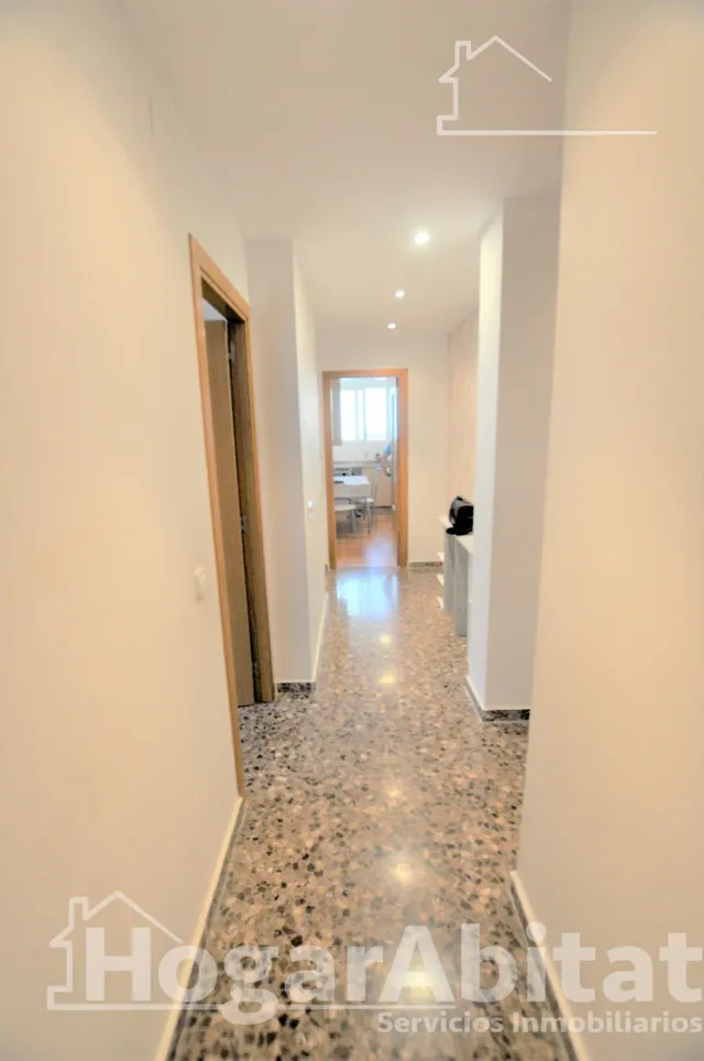 Excelente oportunidad en este amplio piso exterior con balcón, garaje y trastero — 30