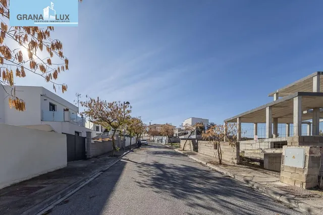 Parcela exclusiva con estructura de Chalet independiente y piscina en Urb. El Montecillo, Las Gabias — 7