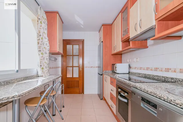 ALQUILER DE PISO DE 4 DORMITORIOS EN EL BARRIO DE ALBAYDA TOTALMENTE AMUEBLADO Y EQUIPADO Y CON PLAZA DE  GARAGE INCLUIDA — 30