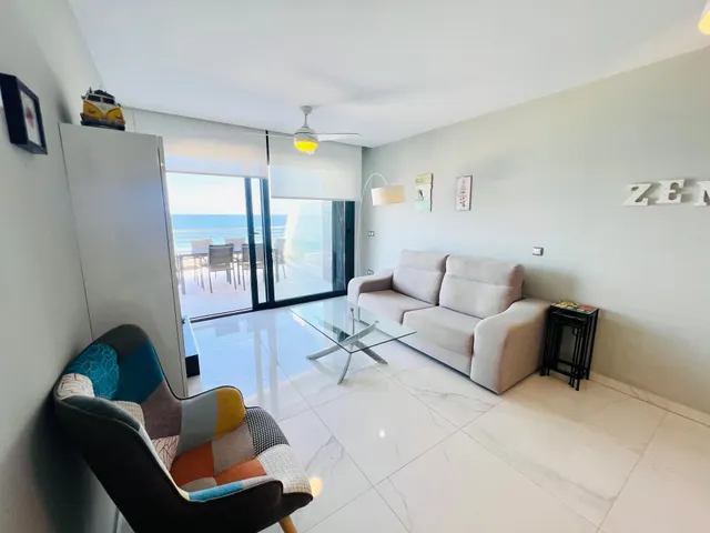 Apartamento en 1ª línea de playa Arenales del Sol. — 11