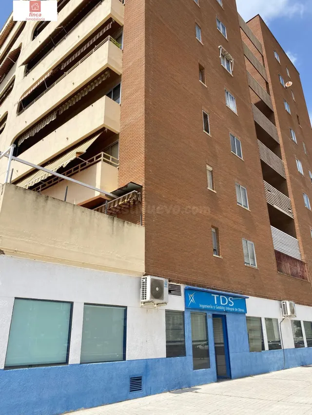 VENTA EN BADAJOZ, ZONA VALDEPASILLAS, LOCAL COMERCIAL PLANTA - foto 2
