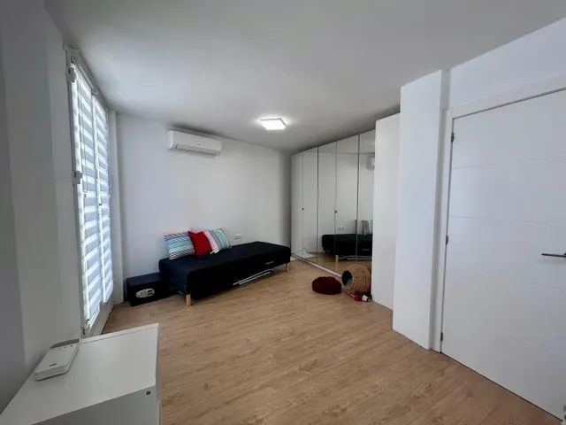 Casa adosada en esquina con piscina privada, jardín y vistas a la Bahía de Málaga — 39