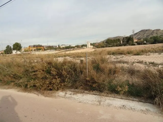 TERRENO VALLADO — 3