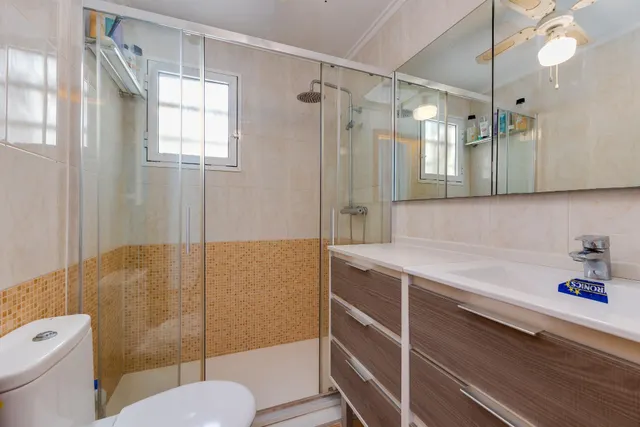 Apartamento de dos dormitorios a escasos 150 metros de la playa del cura, en torrevieja — 6