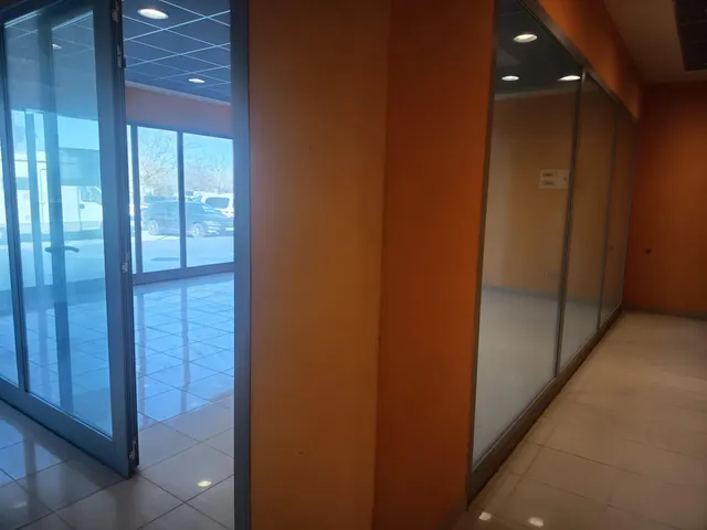 Nave con oficinas en ciudad del transporte — 13
