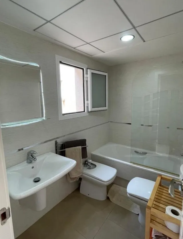 Amplio Adosado en Calas de Santiago Bernabeu , 3 dorm. 3 baños , Garaje , Piscina comun. etc. — 20
