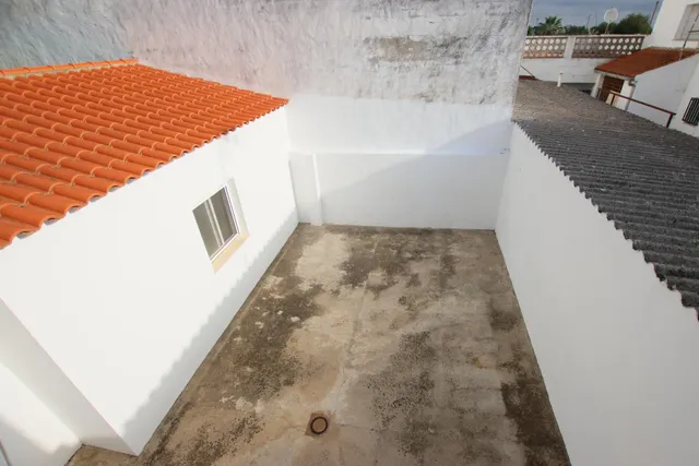 Casa con cochera en Valdelacalzada — 28