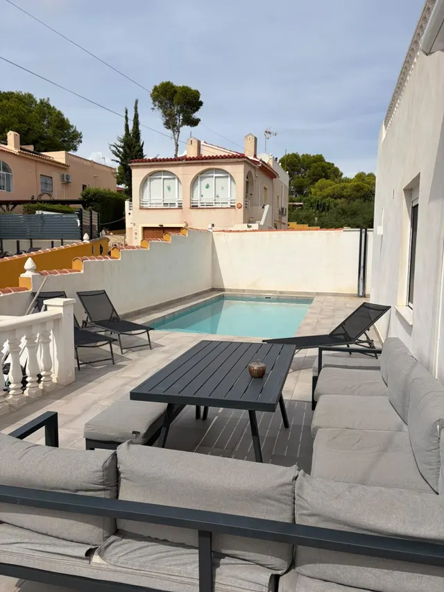 GRAN CHALET EN LOS BALCONES TORREVIEJA: 4 HAB, 2 BAÑO — 24