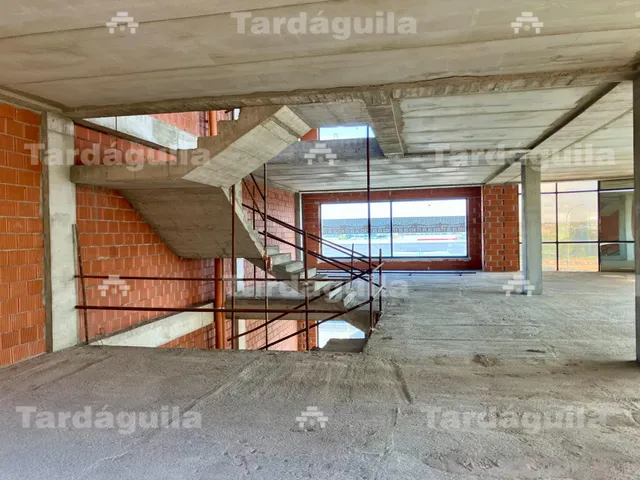 VENTA O ALQUILER DE 1.000 M2 DE LOCAL COMERCIAL EN POLÍGONO MONTALVO III. — 7