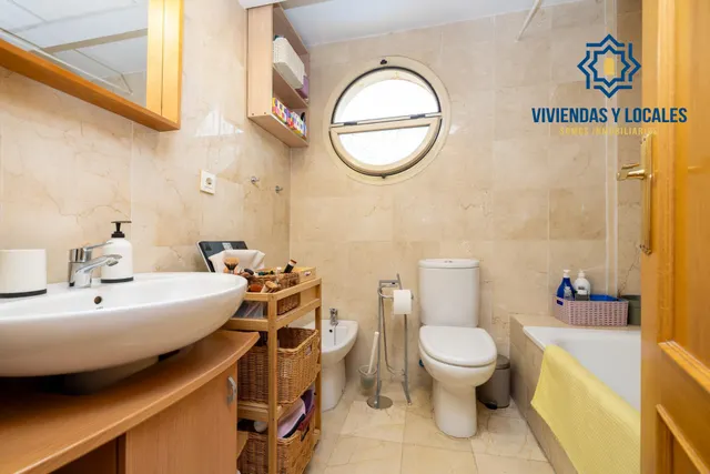 Piso de dos dormitorios en Sanders, en urbanización privada con piscina, pistas de padel, plaza de garaje y trastero — 15