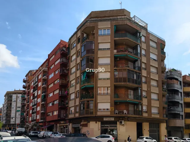 PISO DE 111 M2 TOTALMENTE REFORMADO CON 2 BALCONES JUNTO AL PASSEIG DE RONDA — 44