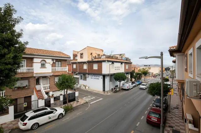 ¡Tu nuevo hogar te espera en Churriana de la Vega! Casa adosada con patio, garaje y futura parada de metro a pocos pasos. — 20