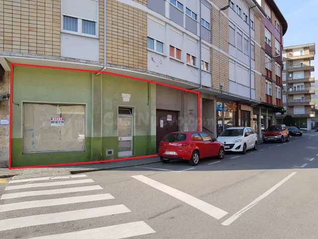 Local comercial de 94 m2 sin acondicinar en Los Corrales de 