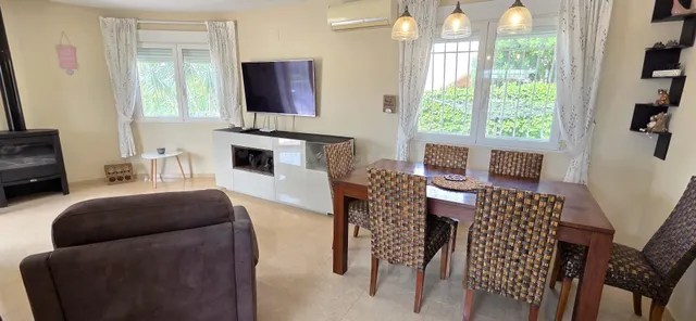 PRECIOSO CHALET INDEPENDIENTE MODERNIZADO EN UNA GRAN PARCEL - foto 5