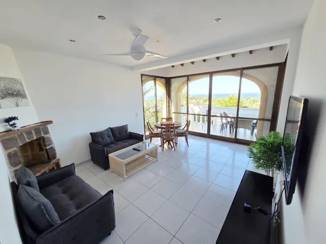 Chalet con 3 viviendas independientes, piscina privada cubierta y vistas al mar — 6