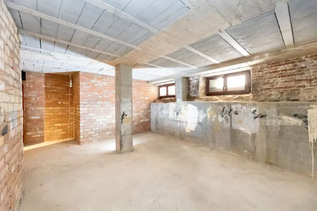 LOCAL EN VENTA JUNTO PLAZA ISABEL LA CATÓLICA — 11