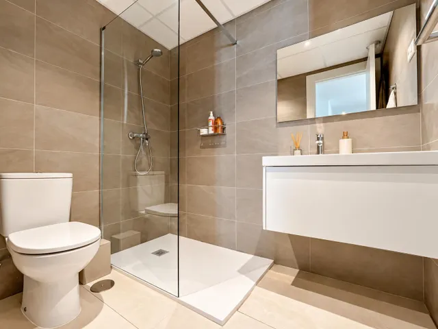 Exclusivo piso de obra nueva en torreblanca del sol, Fuengirola, con terraza, piscina y garaje — 21