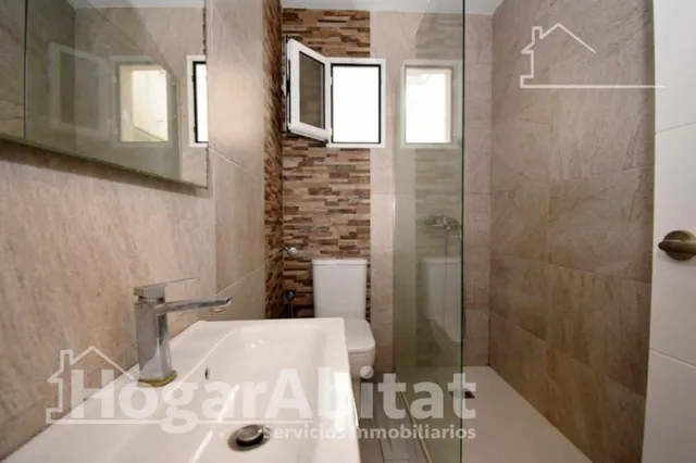 Exclusiva ubicación junto a la playa en este piso reformado con amplio balcón y ascensor en la Malvarrosa — 26