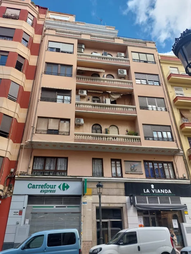 PISO EN LA CALLE QUART