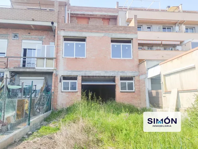 EN VENTA – EDIFICIO EN ESTRUCTURA A TERMINAR EN BALSARENY - foto 2