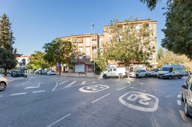 VENTA DE LOCAL EN URBANIZACIÓN PARQUE NUEVA GRANADA — 18
