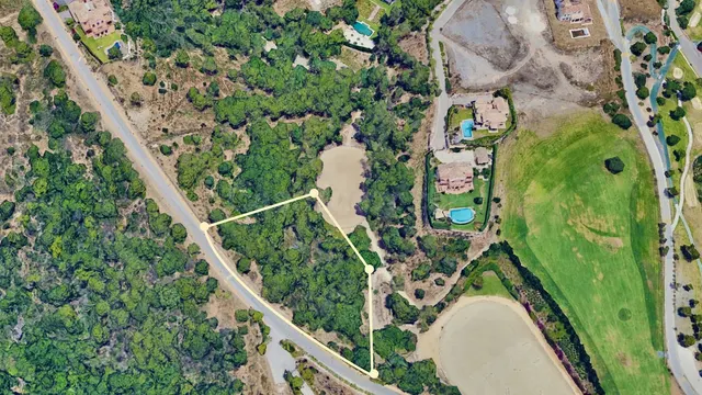 Parcela única en Benahavís para proyecto residencial exclusivo — 2