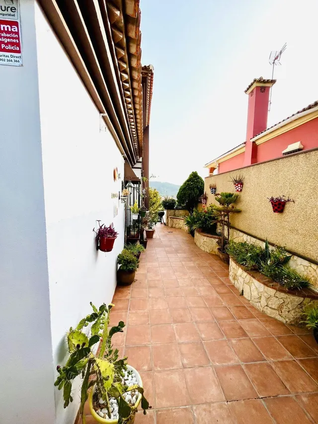 Chalet independiente con piscina y vistas al mar. — 26