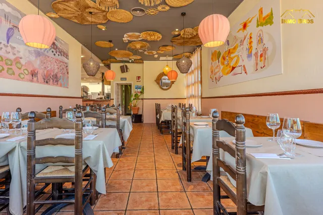 “Restaurante con licencia en 1.993 m2 de parcela y potencial para 3 viviendas en Hita” — 9