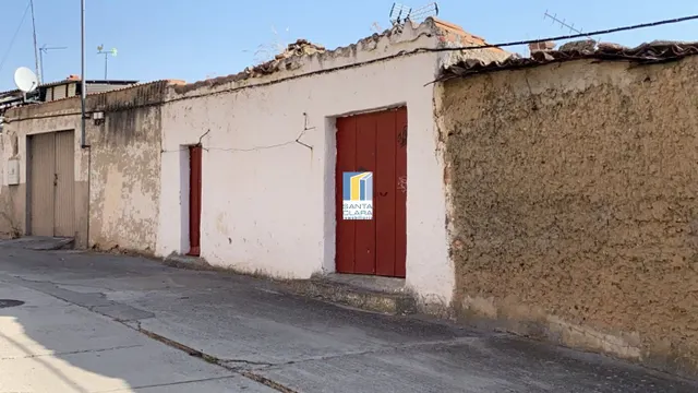 CASA EN VENTA PARA REFORMAR CON SALIDA A DOS CALLES EN ZONA  - foto 2