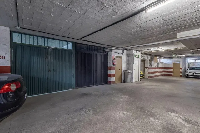 Amplio garaje cerrado en Armilla — 14